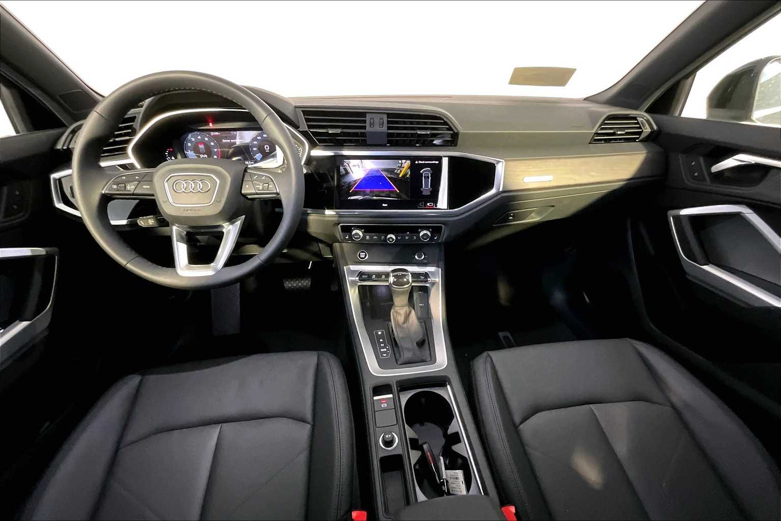 Vehicle image 10 of 19