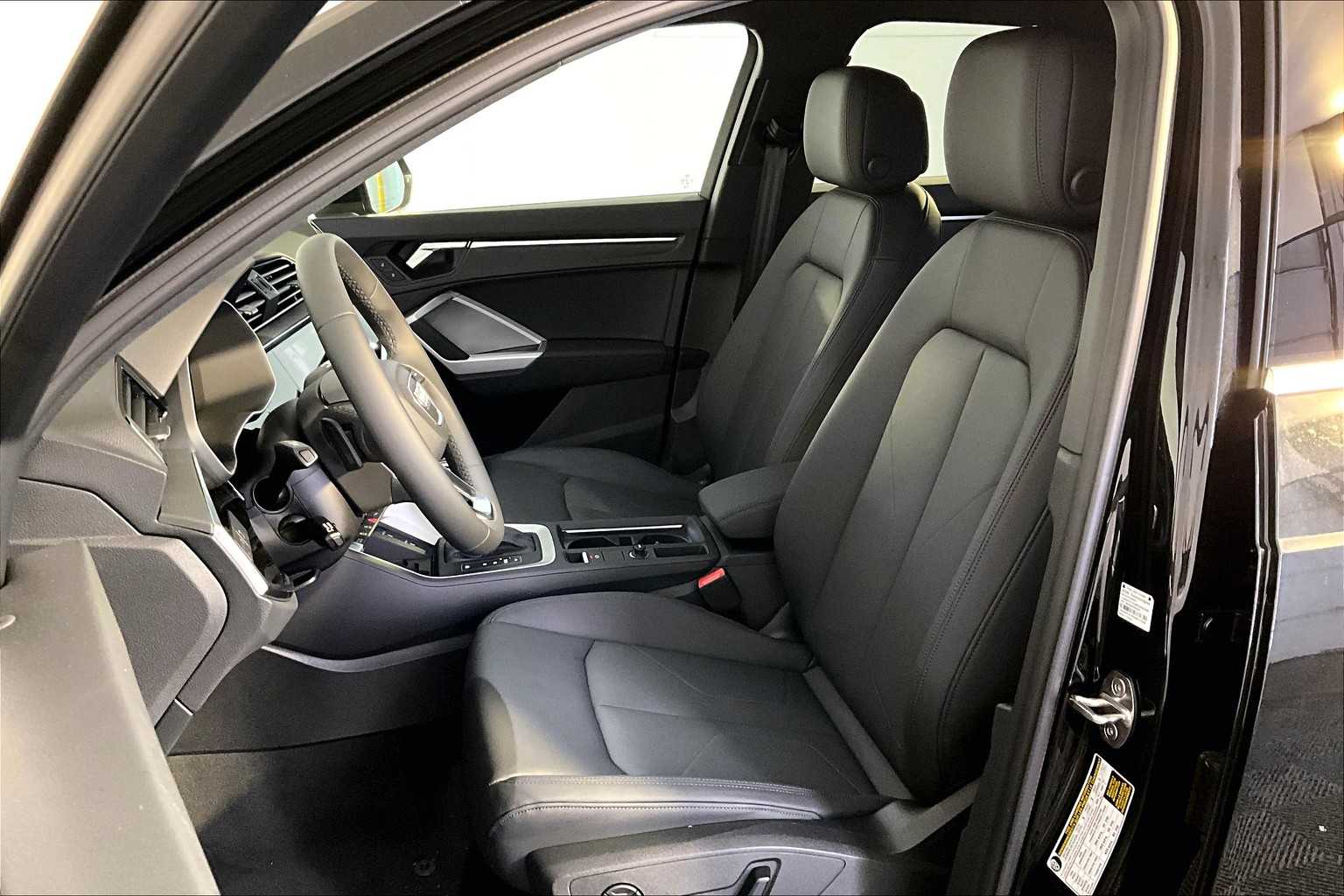 Vehicle image 9 of 19