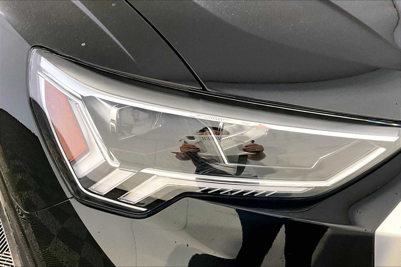 Vehicle image 17 of 19