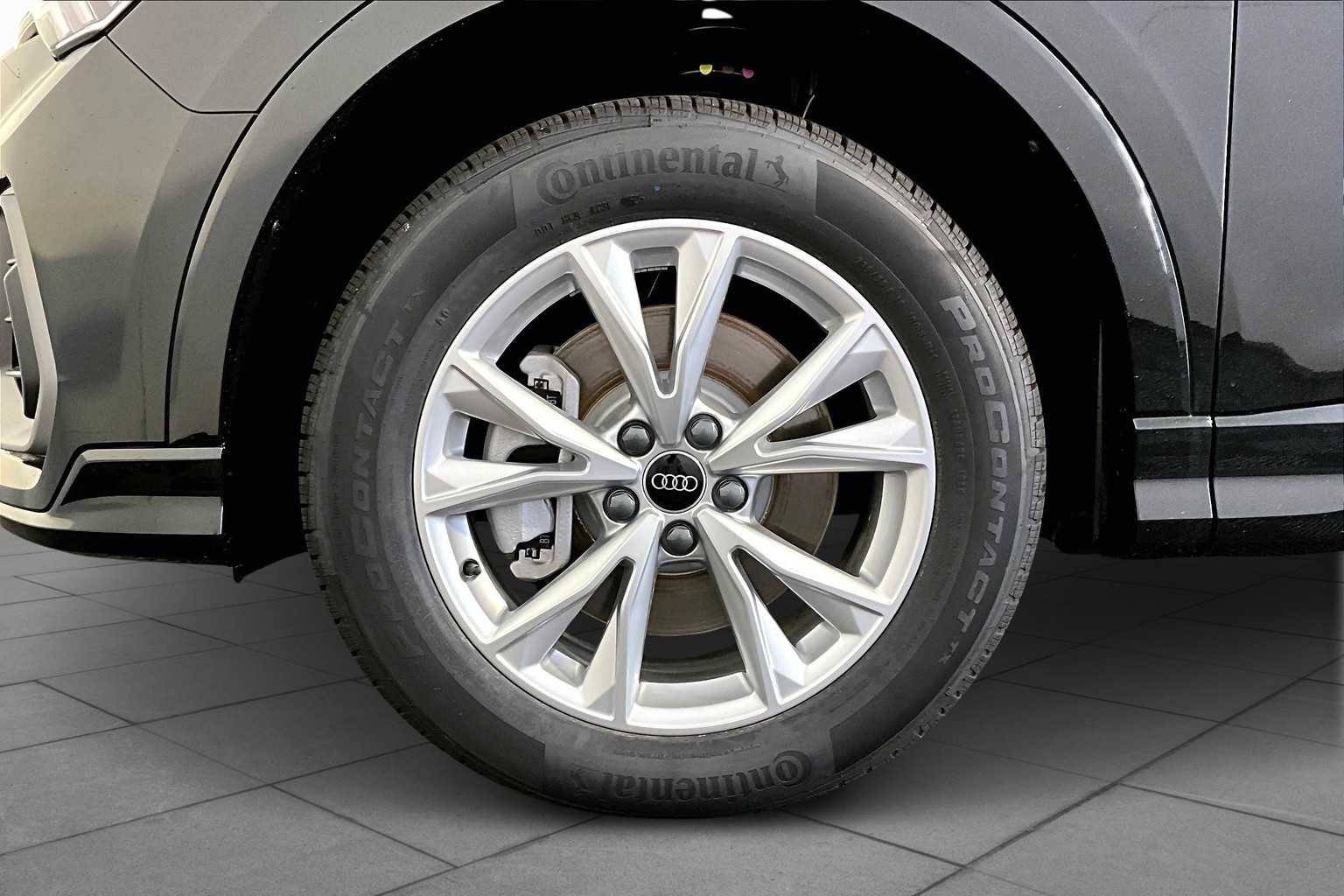 Vehicle image 8 of 19