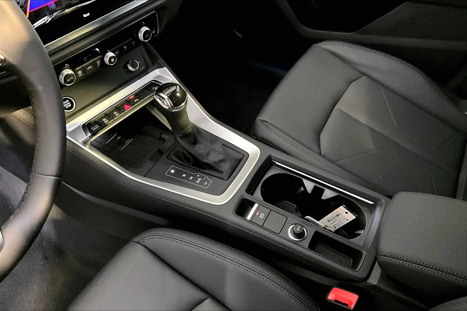 Vehicle image 13 of 19