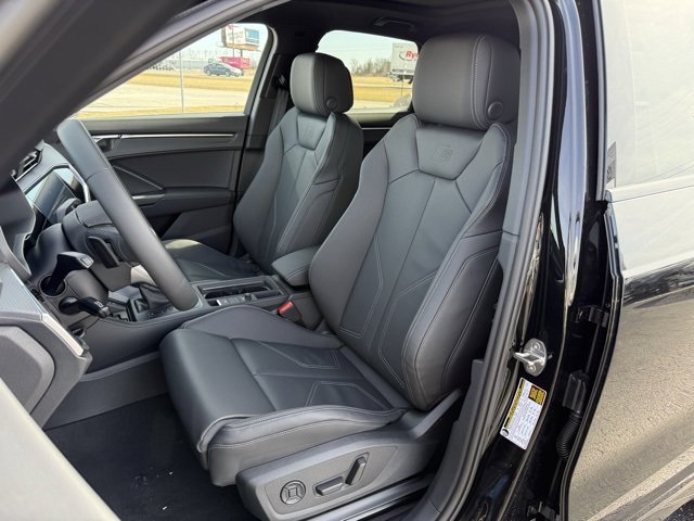 Vehicle image 8 of 24