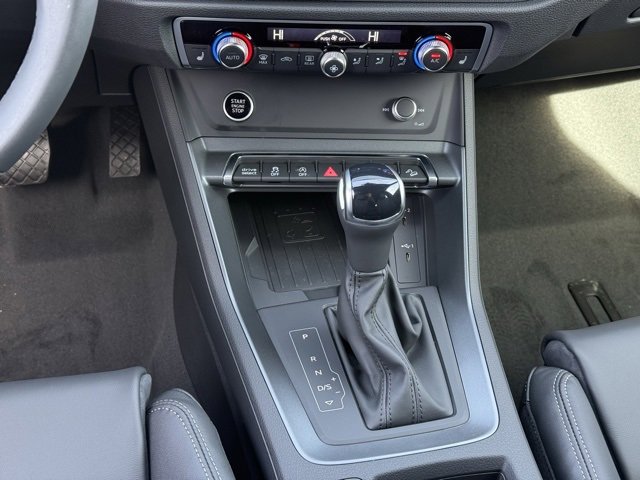 Vehicle image 19 of 24