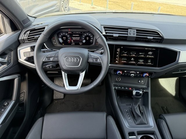 Vehicle image 17 of 24