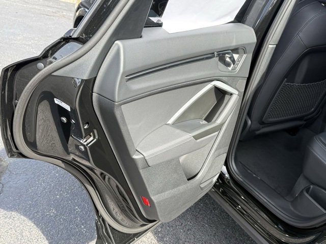 Vehicle image 13 of 24