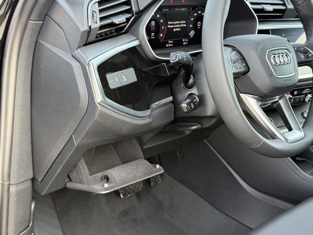 Vehicle image 10 of 24