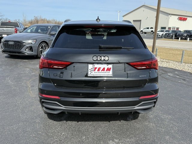 Vehicle image 4 of 24