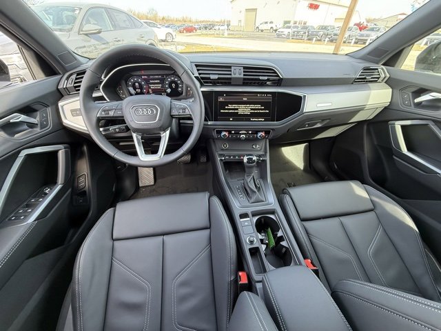 Vehicle image 7 of 24