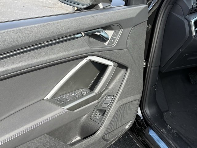 Vehicle image 9 of 24