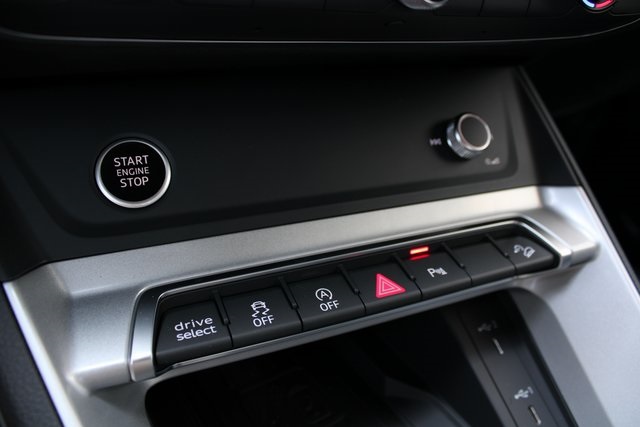 2025 Audi Q3 S Line Premium Image 24 of 32