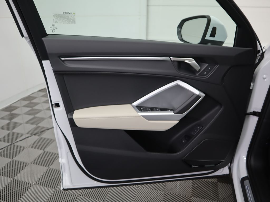 Vehicle image 26 of 34