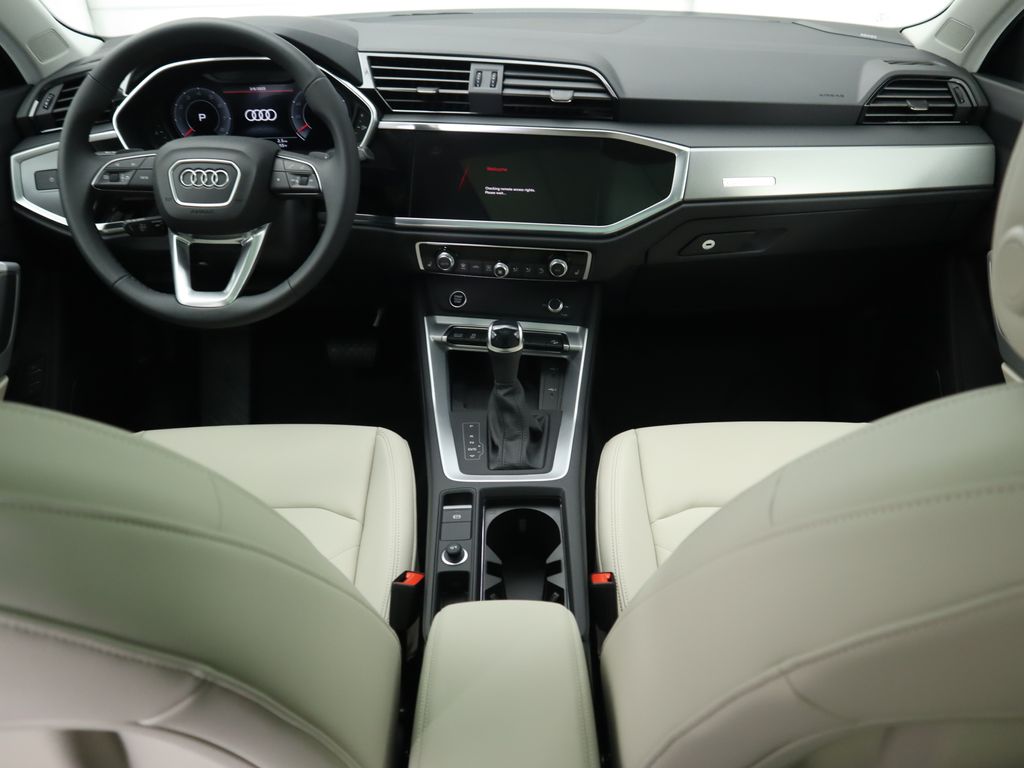 Vehicle image 15 of 34