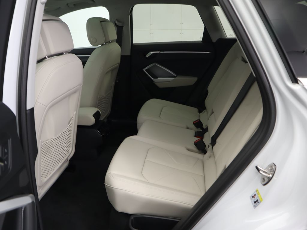 Vehicle image 23 of 34