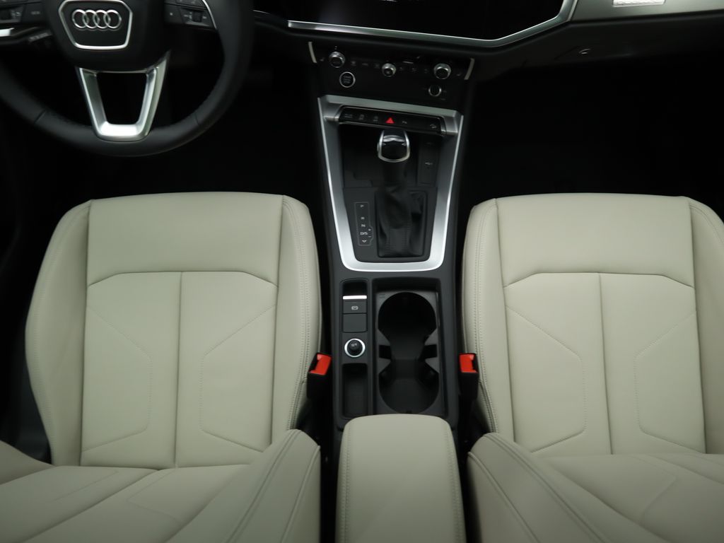 Vehicle image 18 of 34