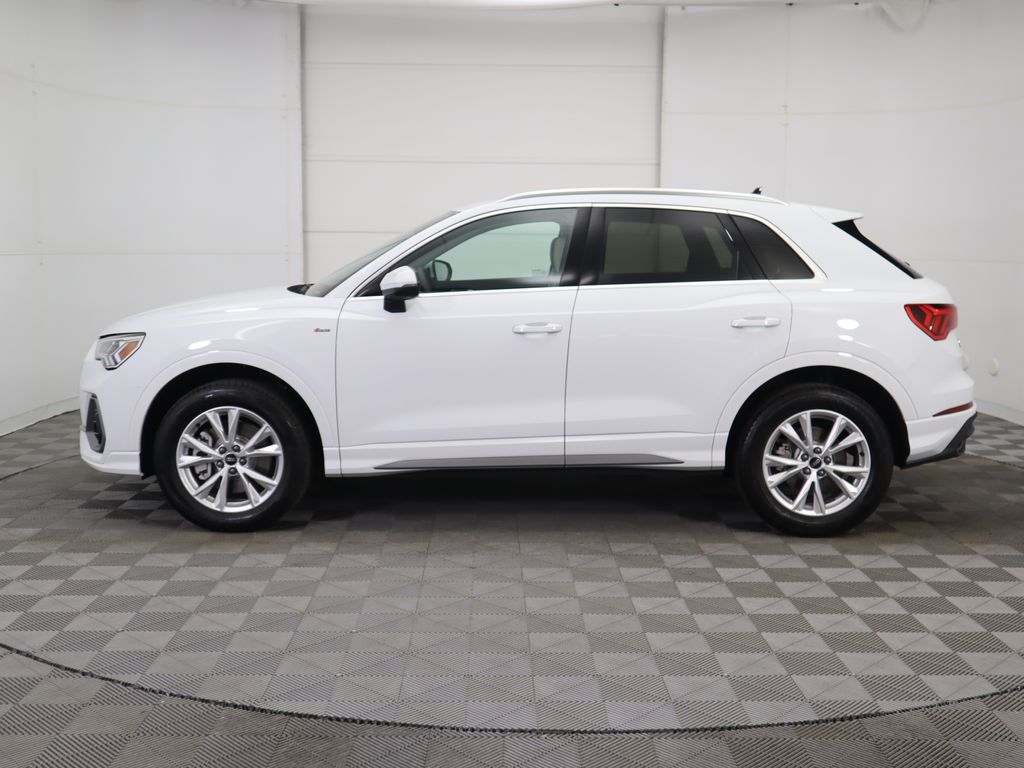 Vehicle image 8 of 34