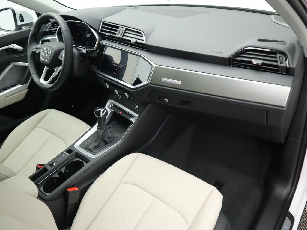 Vehicle image 19 of 34
