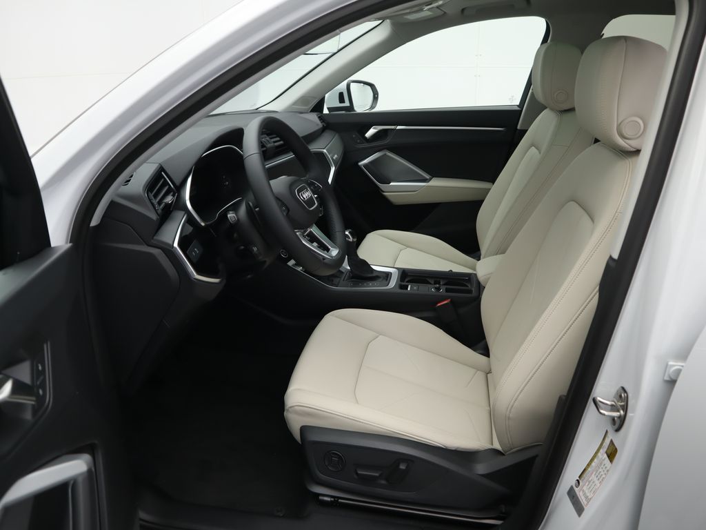Vehicle image 21 of 34