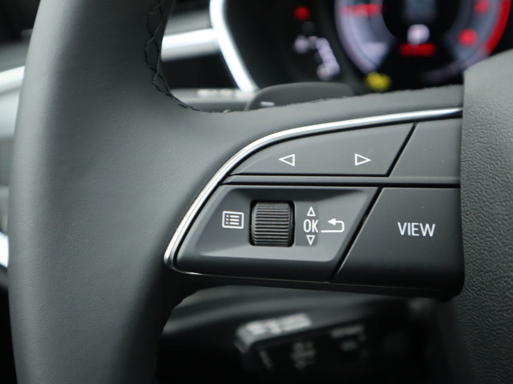 Vehicle image 13 of 34