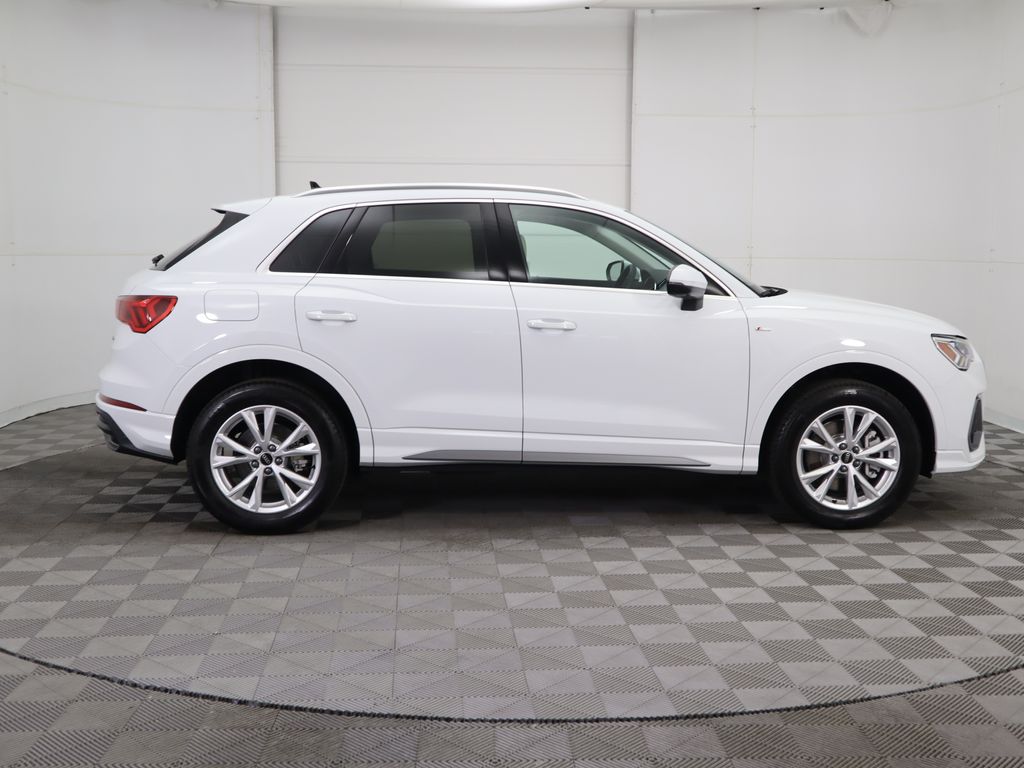 Vehicle image 4 of 34