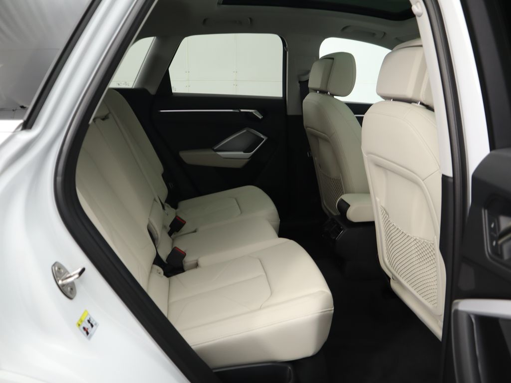 Vehicle image 24 of 34