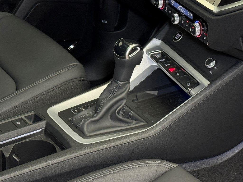 Vehicle image 13 of 36