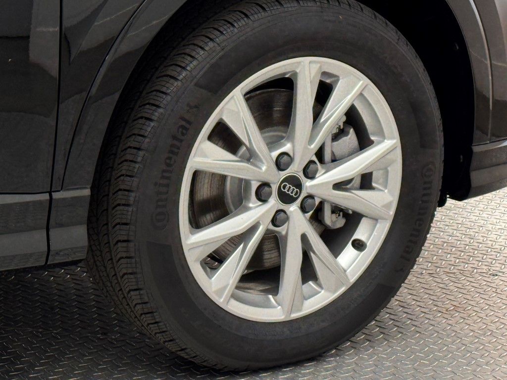 Vehicle image 10 of 36