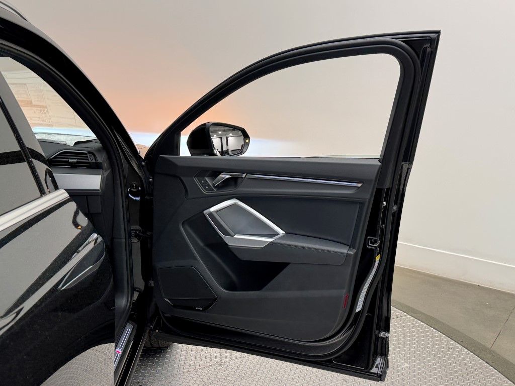 Vehicle image 16 of 36