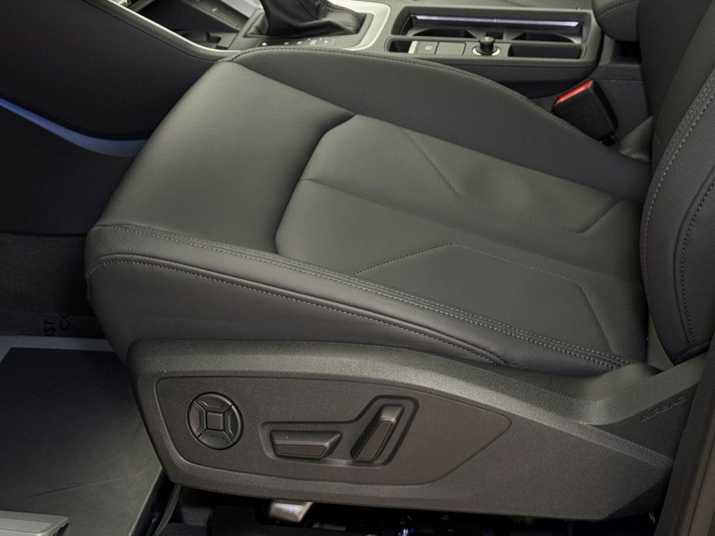Vehicle image 22 of 36