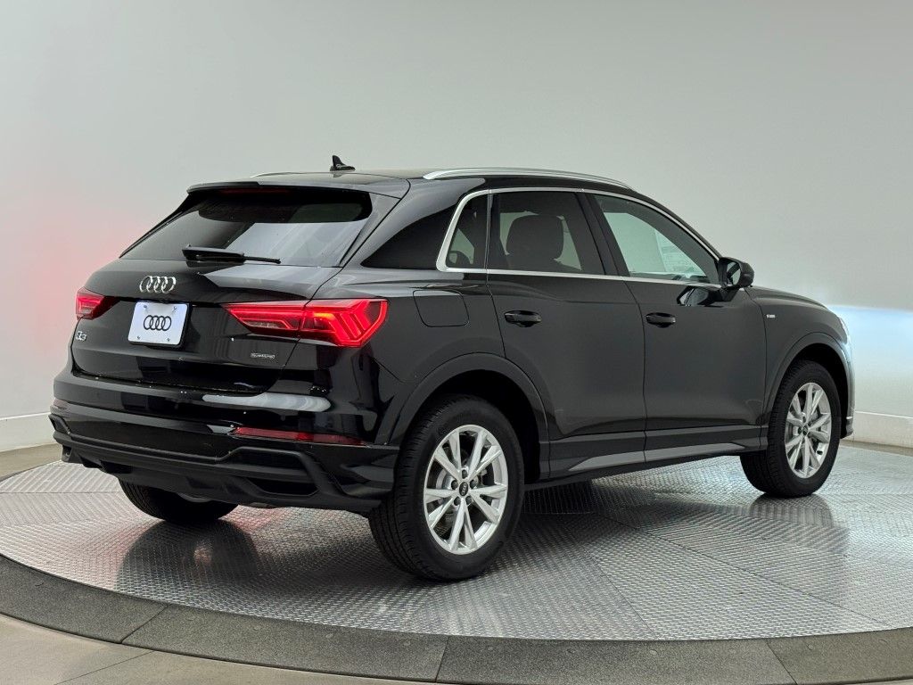 Vehicle image 8 of 36