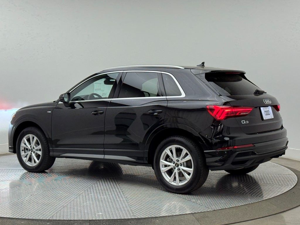 Vehicle image 7 of 36