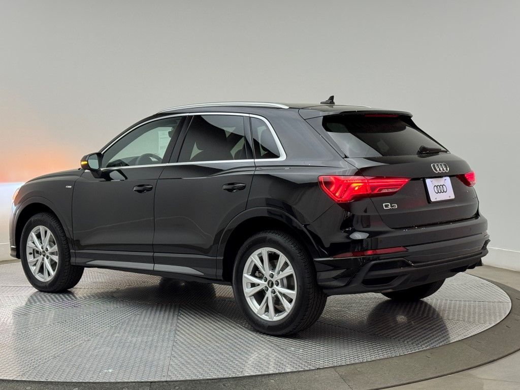 Vehicle image 4 of 36
