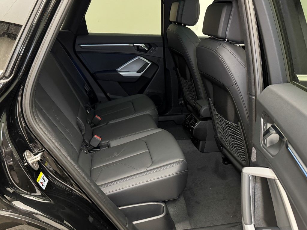 Vehicle image 17 of 36
