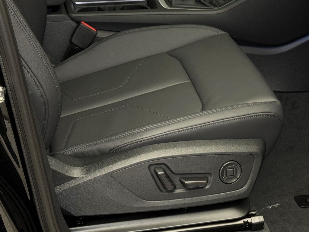 Vehicle image 14 of 36