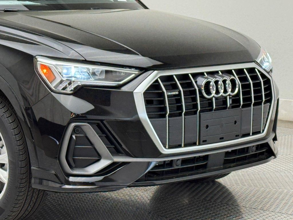 Vehicle image 9 of 36