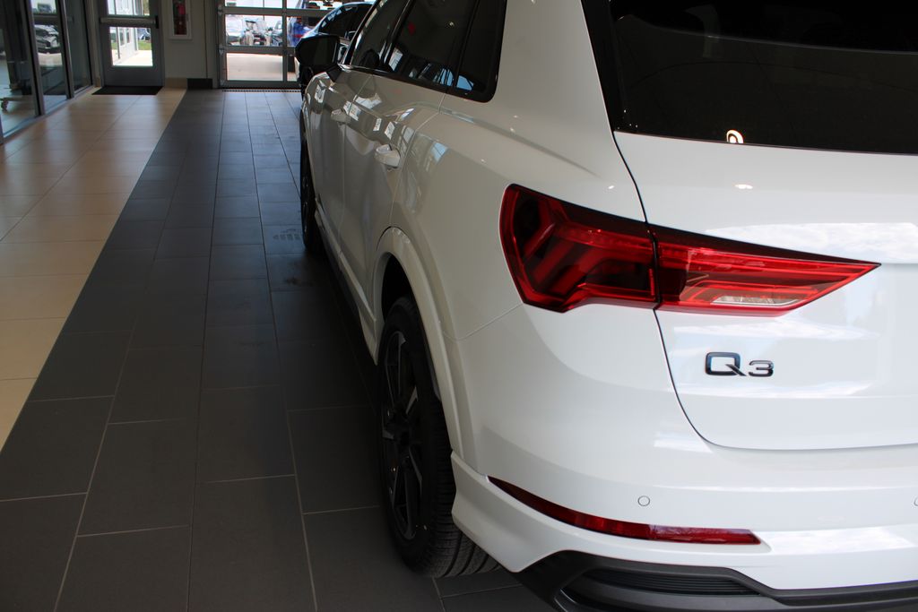 Vehicle image 51 of 55