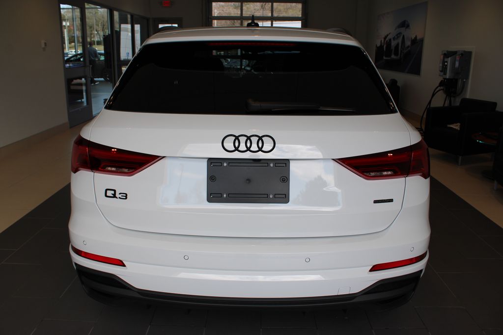 Vehicle image 10 of 55