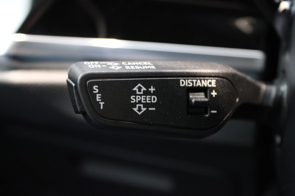 Vehicle image 32 of 55
