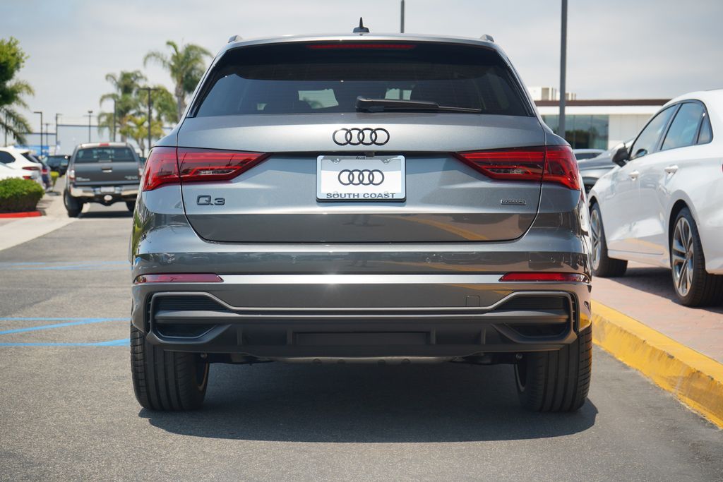 Vehicle image 4 of 12