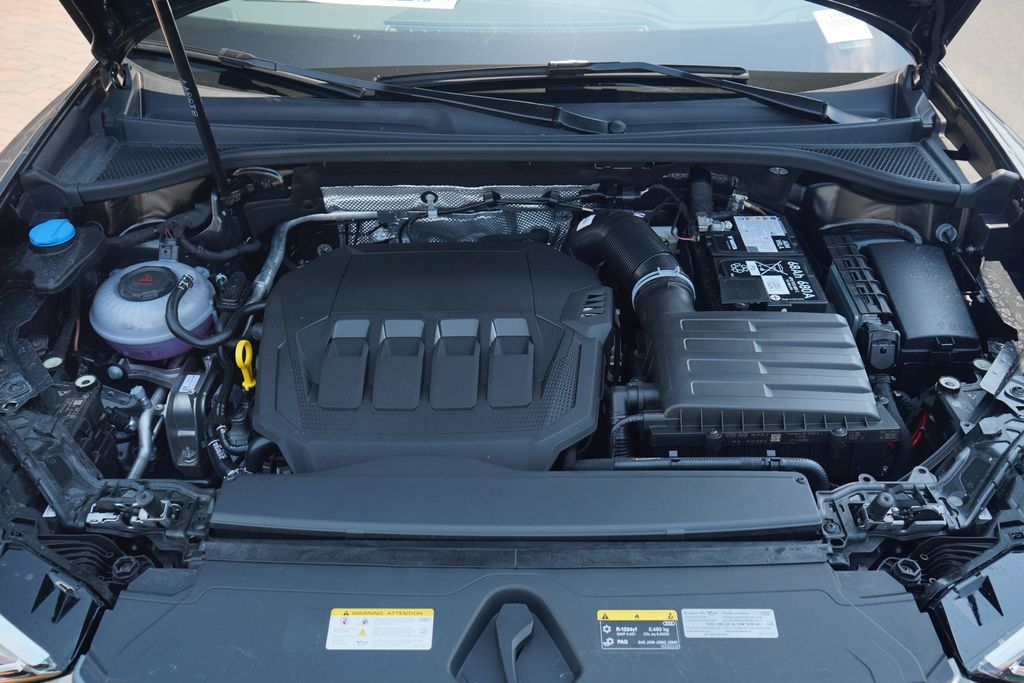 Vehicle image 6 of 12