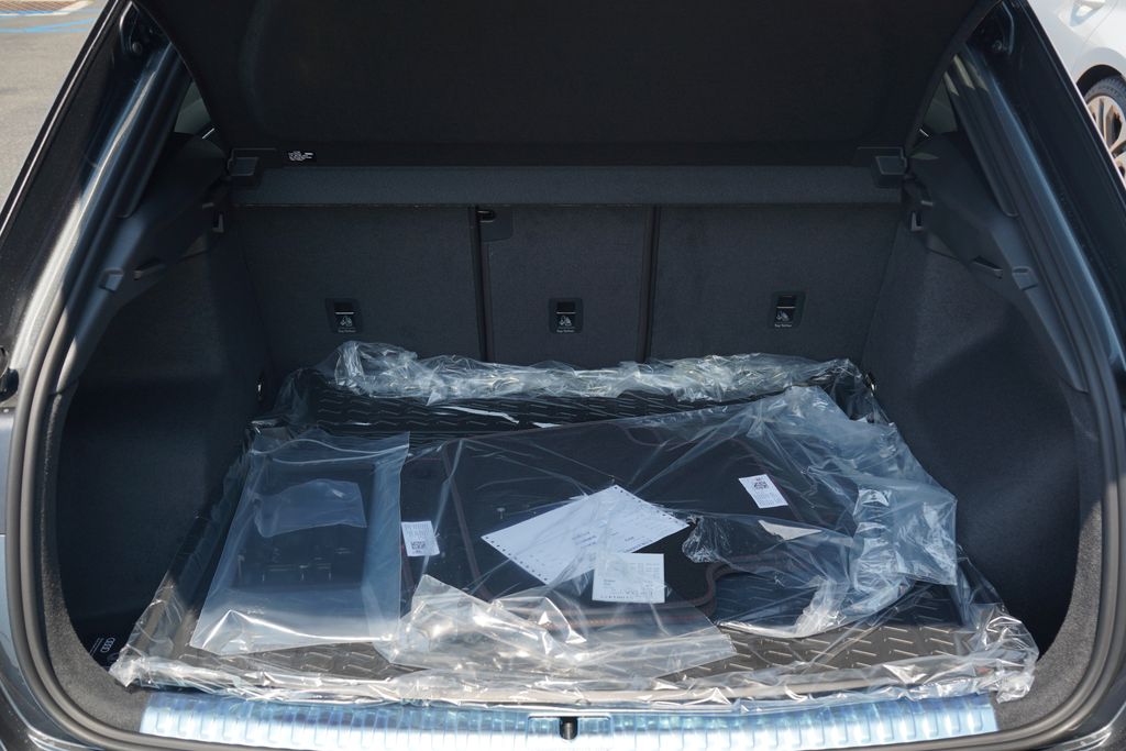 Vehicle image 7 of 12