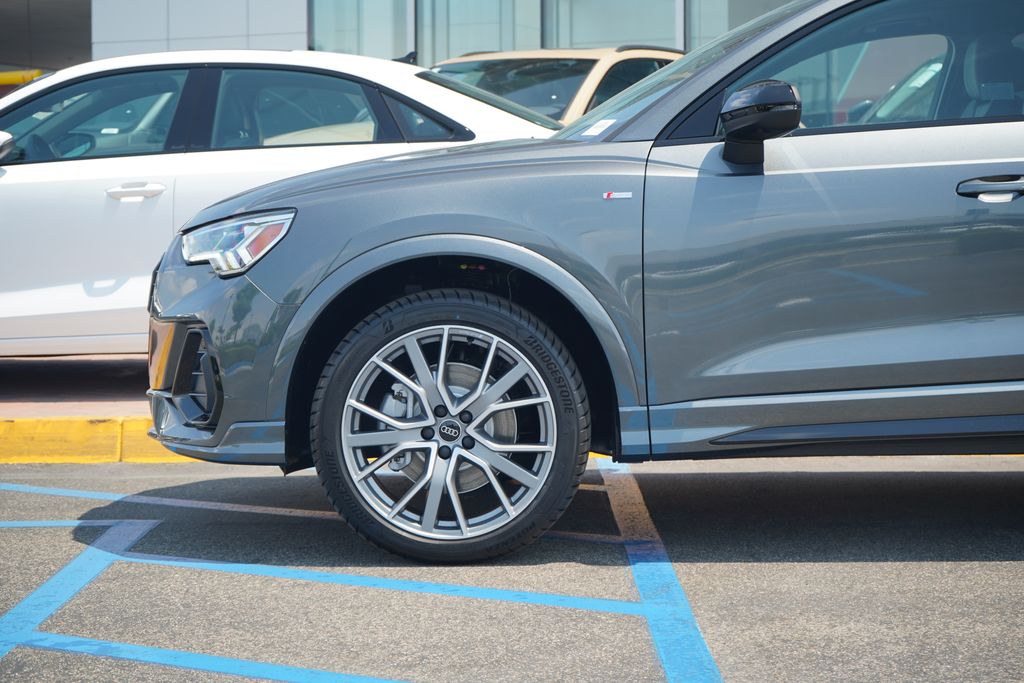 Vehicle image 2 of 12