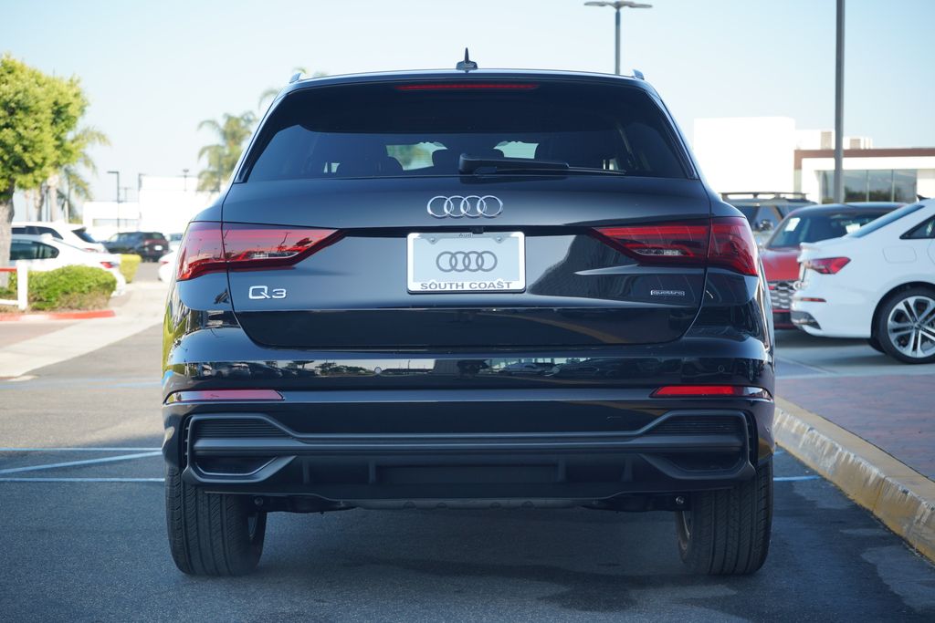 Vehicle image 3 of 12