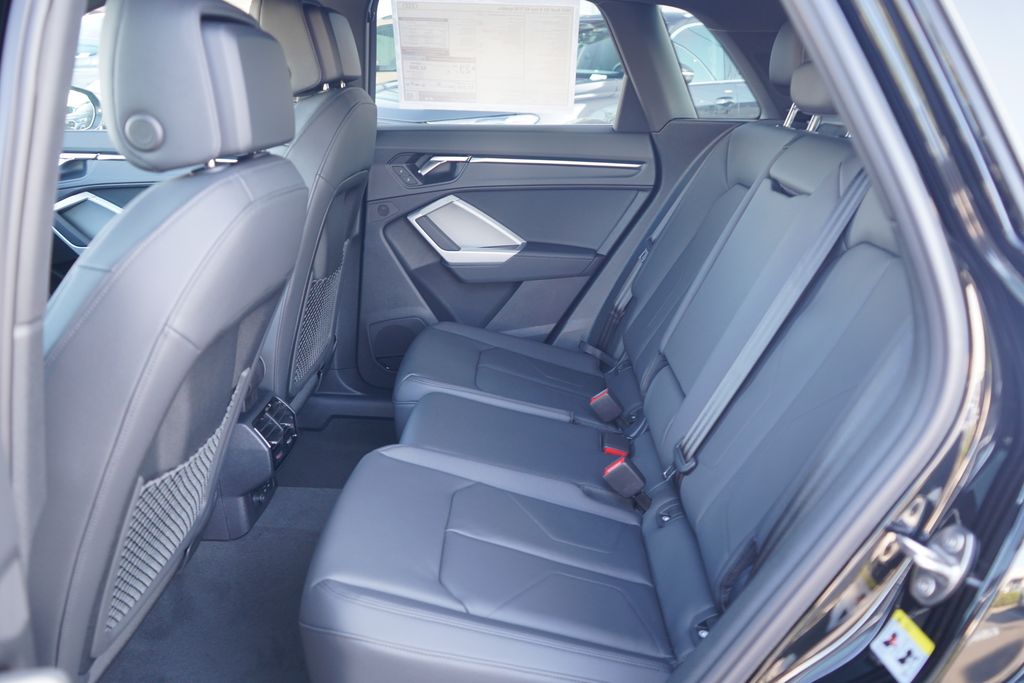 Vehicle image 9 of 12