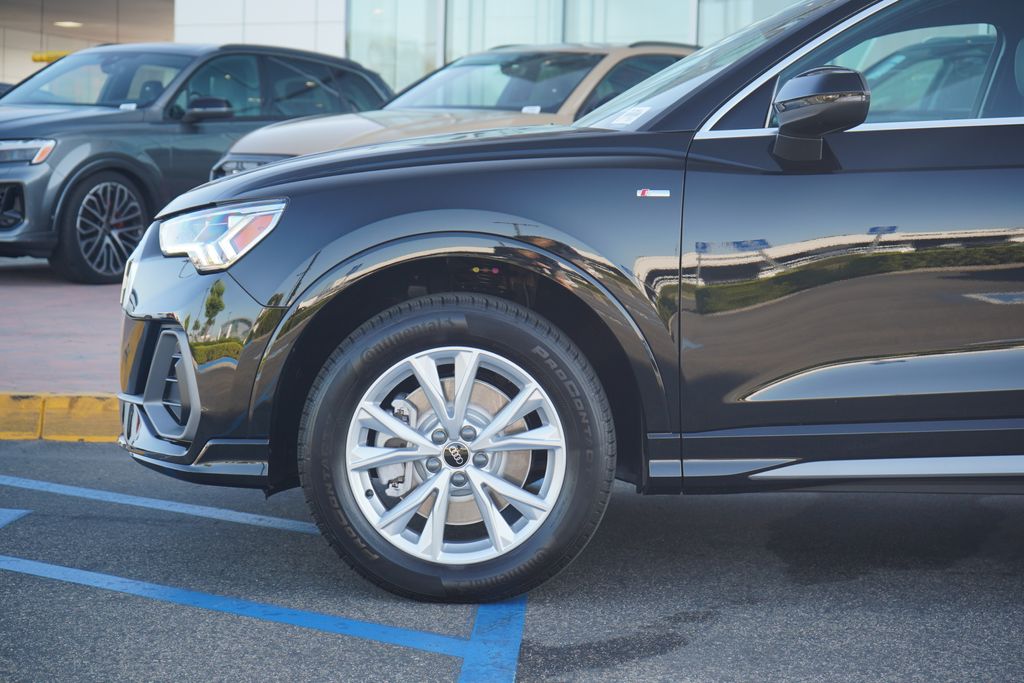 Vehicle image 6 of 12