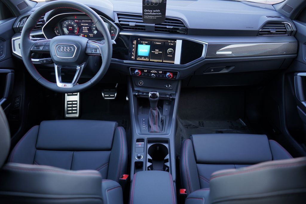 Vehicle image 10 of 12