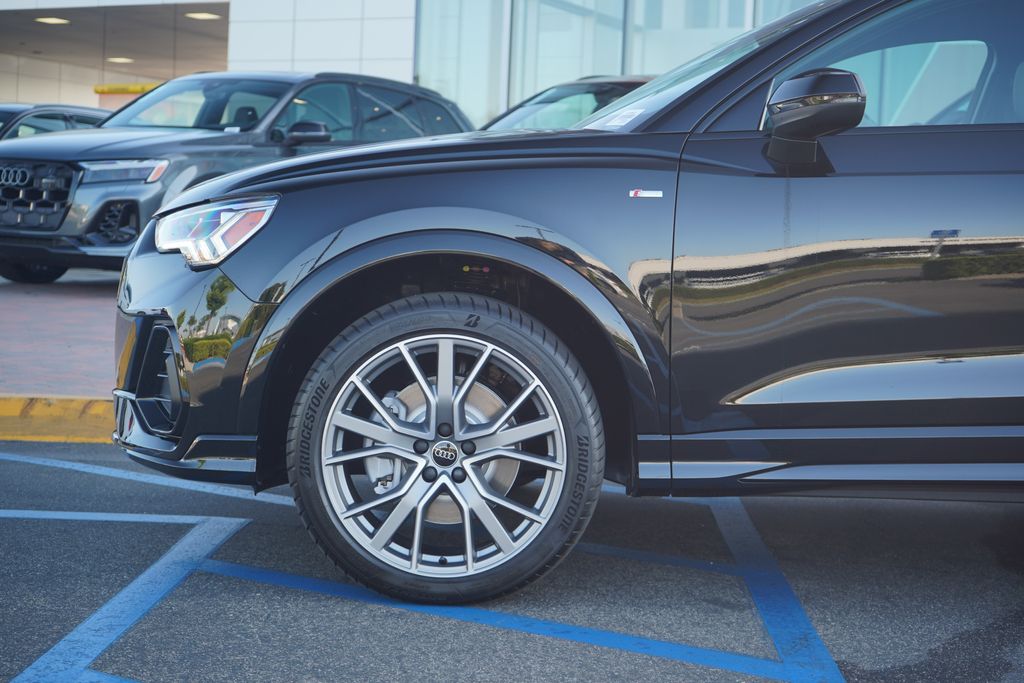 Vehicle image 6 of 12