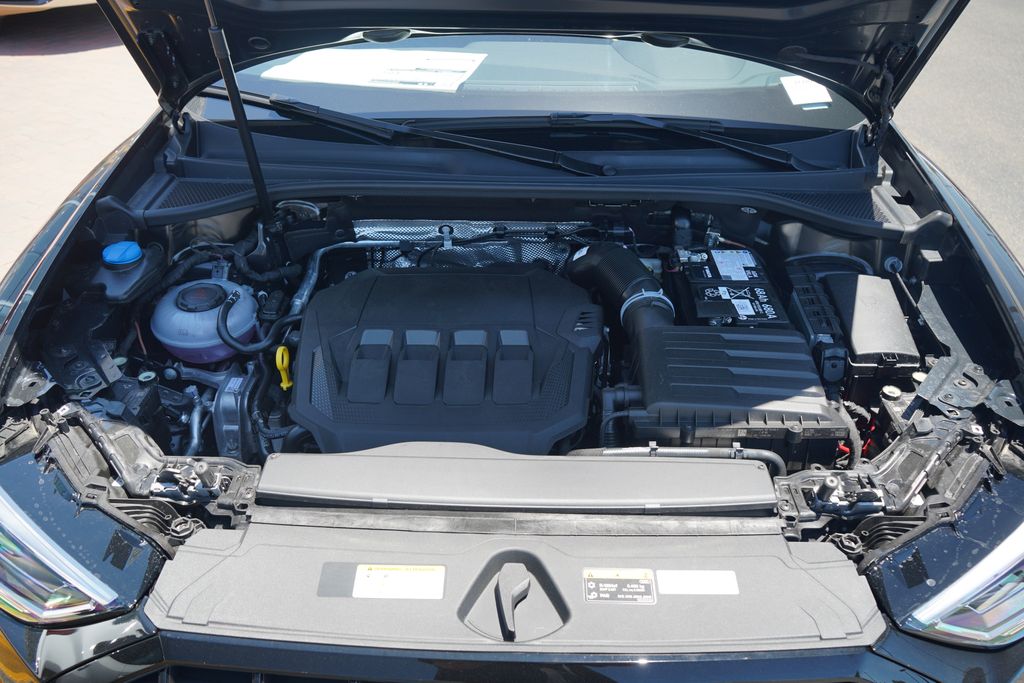 Vehicle image 4 of 11