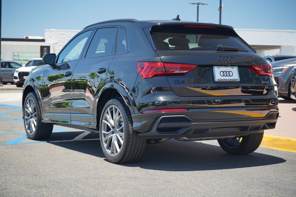 Vehicle image 3 of 11