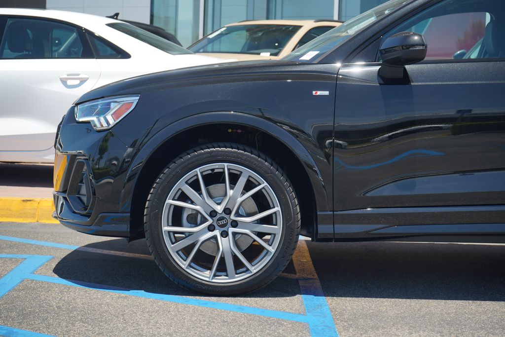 Vehicle image 5 of 11
