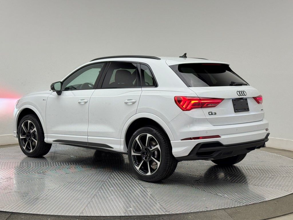 Vehicle image 4 of 42